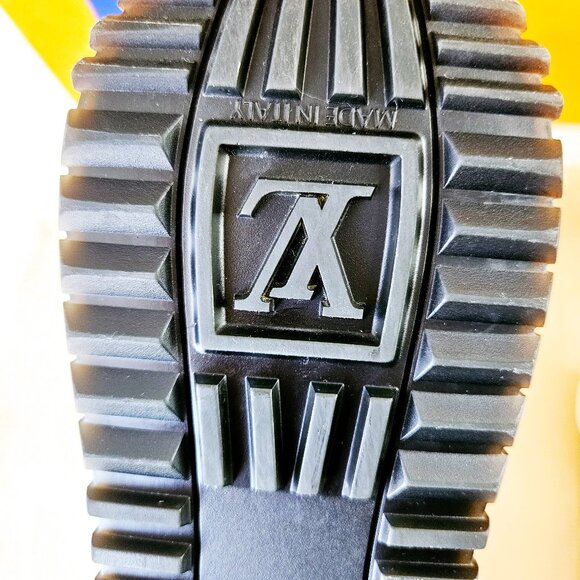 LOUIS VUITTON Run Away Sneaker - Picture 9 of 16